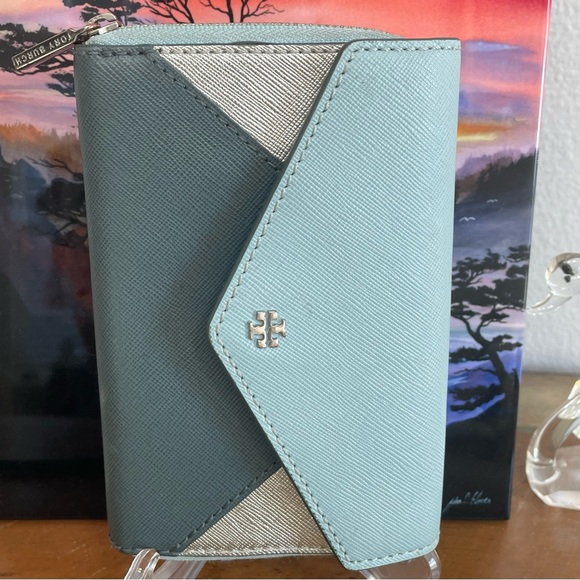 Not For Sale Tory Burch Metallic Envelope Wristlet - Picture 5 of 16